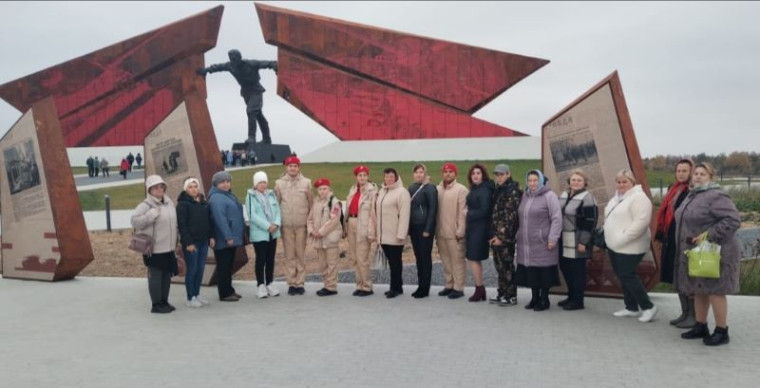 Посещение мемориалов в Понырях.